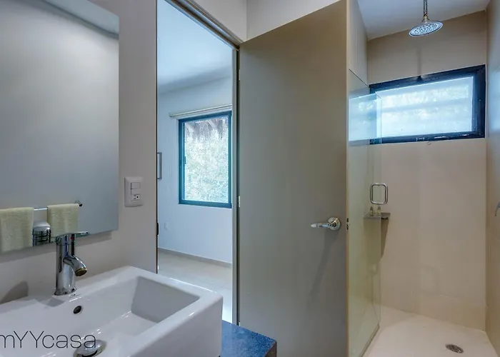 Hotel Moderna Yaxiik 19