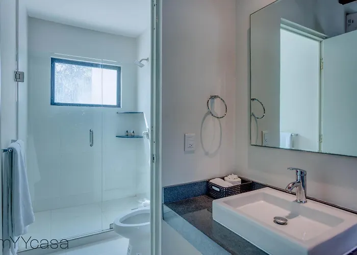 Moderna Yaxiik 19 Hotel