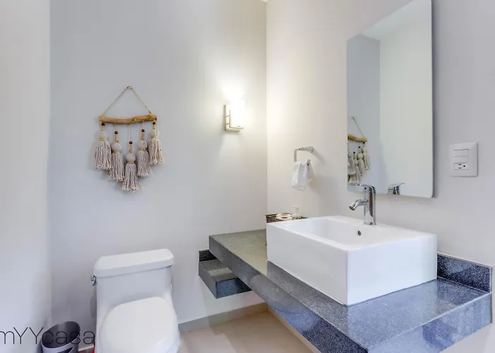 Hotel Moderna Yaxiik 19 *